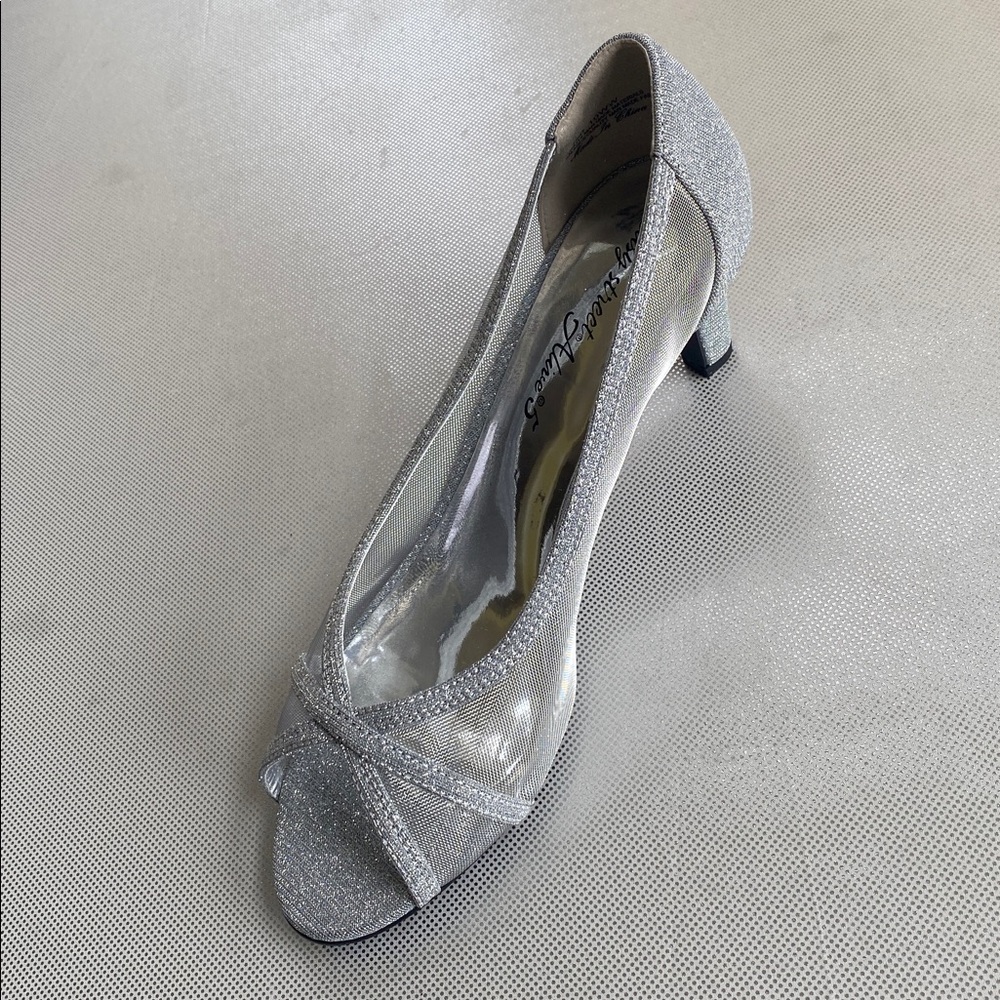 Easy Street Alire Silver Peep Toe Heel